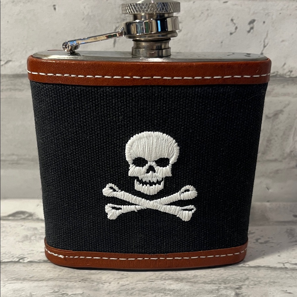 JT Spencer Black Skull & Crossbones Hip Flask with Brown Trim